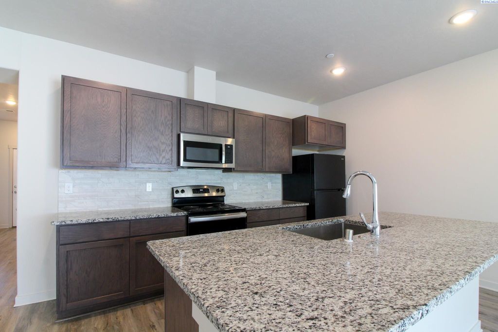 Photo of 525 S Quillan Court, Kennewick, WA 99337 (MLS # 291902)