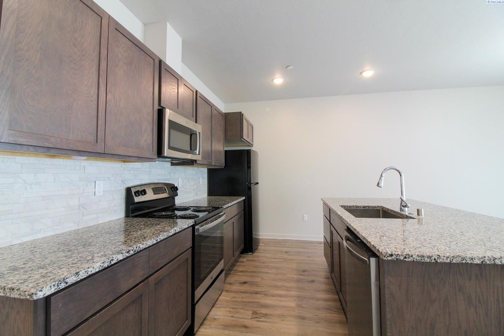 Photo of 525 S Quillan Court, Kennewick, WA 99337 (MLS # 291902)