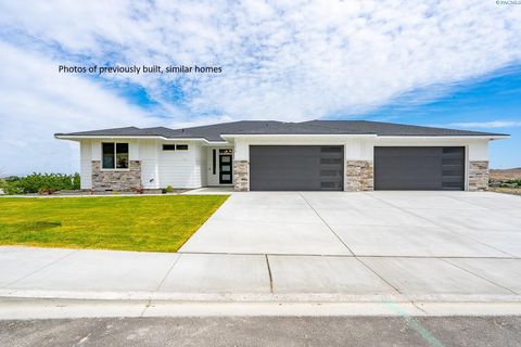 Photo of 6717 Lazy B Dr, Pasco, WA 99301 (MLS # 288539)
