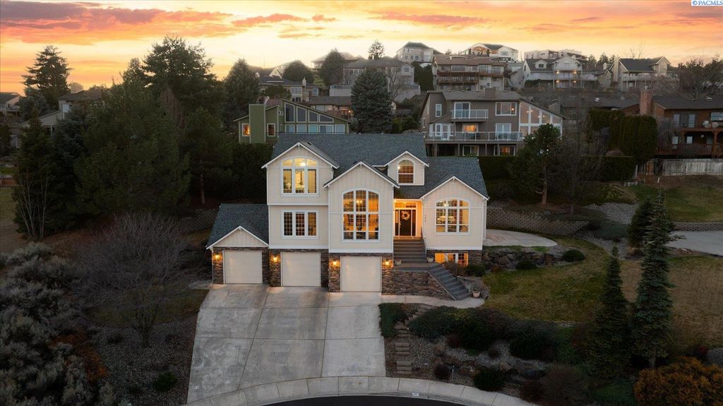 Photo of 177 Llandwood Ct, Richland, WA 99352 (MLS # 290448)