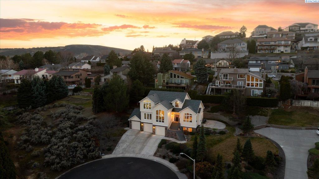 Photo of 177 Llandwood Ct, Richland, WA 99352 (MLS # 290448)