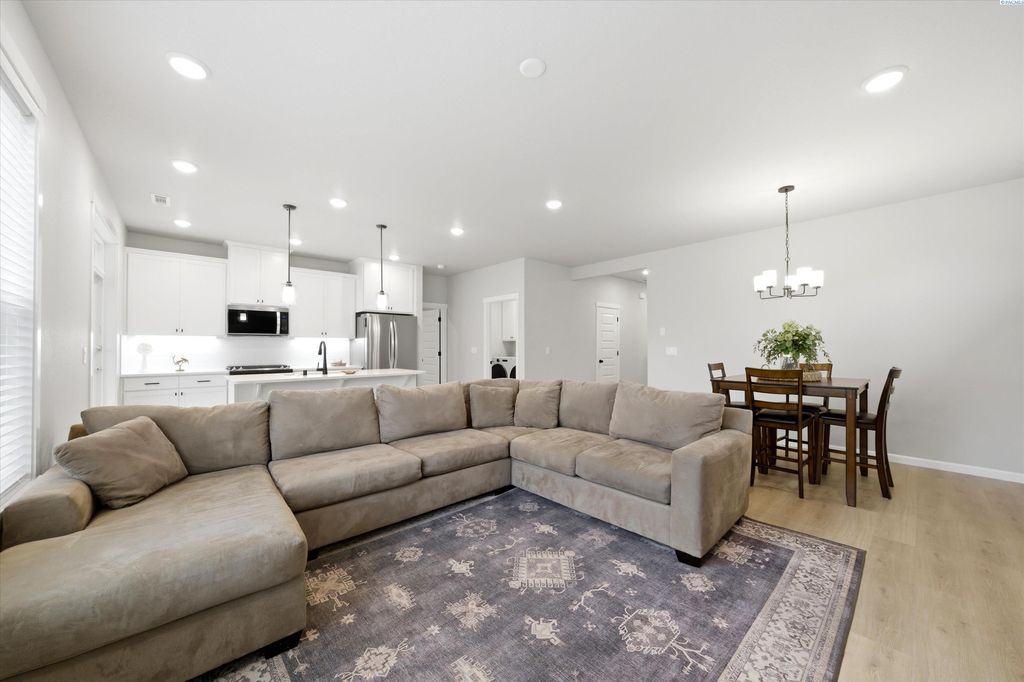 Photo of 7863 Lennox St, West Richland, WA 99353 (MLS # 292178)