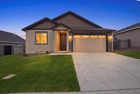 Photo of 7863 Lennox St, West Richland, WA 99353 (MLS # 292178)