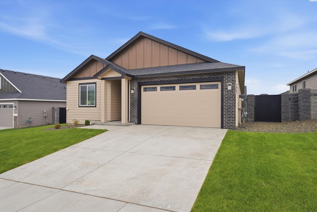 Photo of 7863 Lennox St, West Richland, WA 99353 (MLS # 292178)