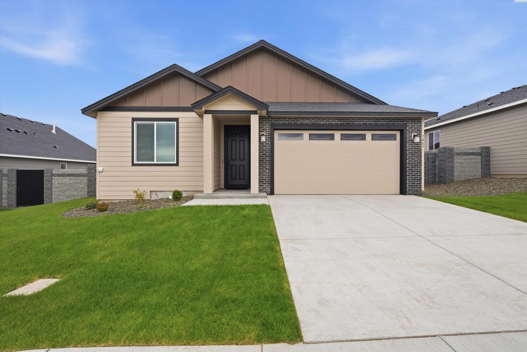 Photo of 7863 Lennox St, West Richland, WA 99353 (MLS # 292178)