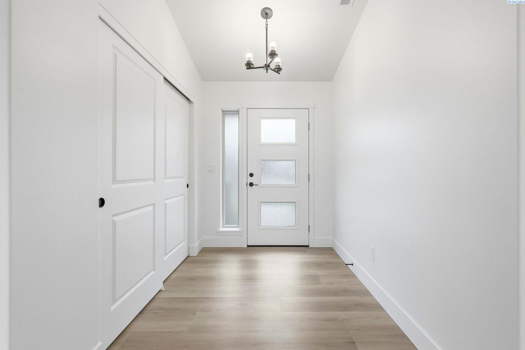 Photo of 6485 W 29th Ct, Kennewick, WA 99338 (MLS # 291890)