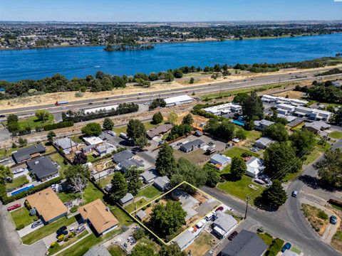 Photo of 1217 N Union Street, Kennewick, WA 99336 (MLS # 293804)
