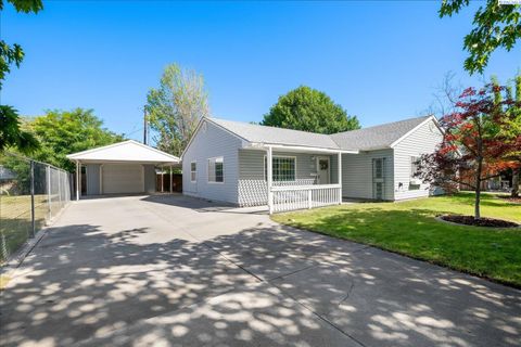Photo of 2304 Humphreys St, Richland, WA 99352 (MLS # 294036)