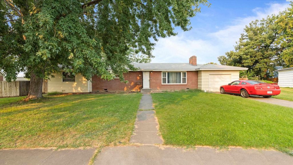 Photo of 103 N Buntin St, Kennewick, WA 99336 (MLS # 287924)