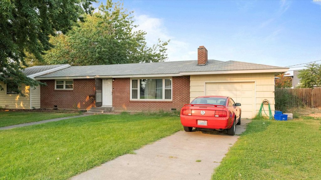 Photo of 103 N Buntin St, Kennewick, WA 99336 (MLS # 287924)