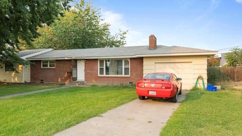 Photo of 103 N Buntin St, Kennewick, WA 99336 (MLS # 287924)