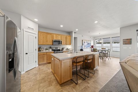 Photo of 1545 W 32nd Ave, Kennewick, WA 99337 (MLS # 291796)