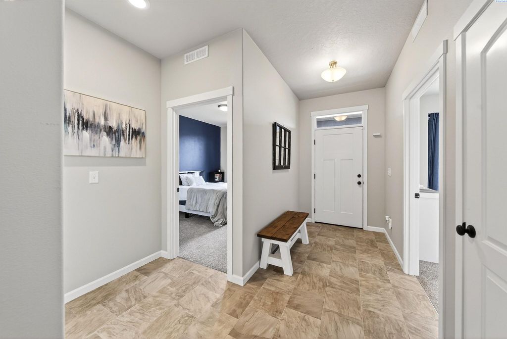 Photo of 1545 W 32nd Ave, Kennewick, WA 99337 (MLS # 291796)