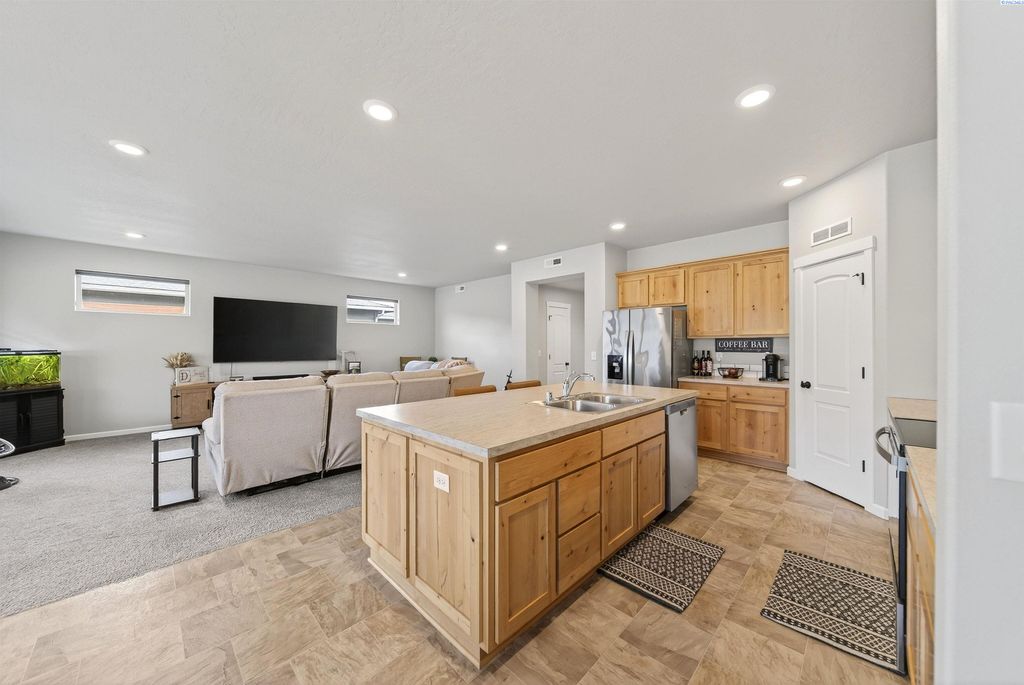 Photo of 1545 W 32nd Ave, Kennewick, WA 99337 (MLS # 291796)