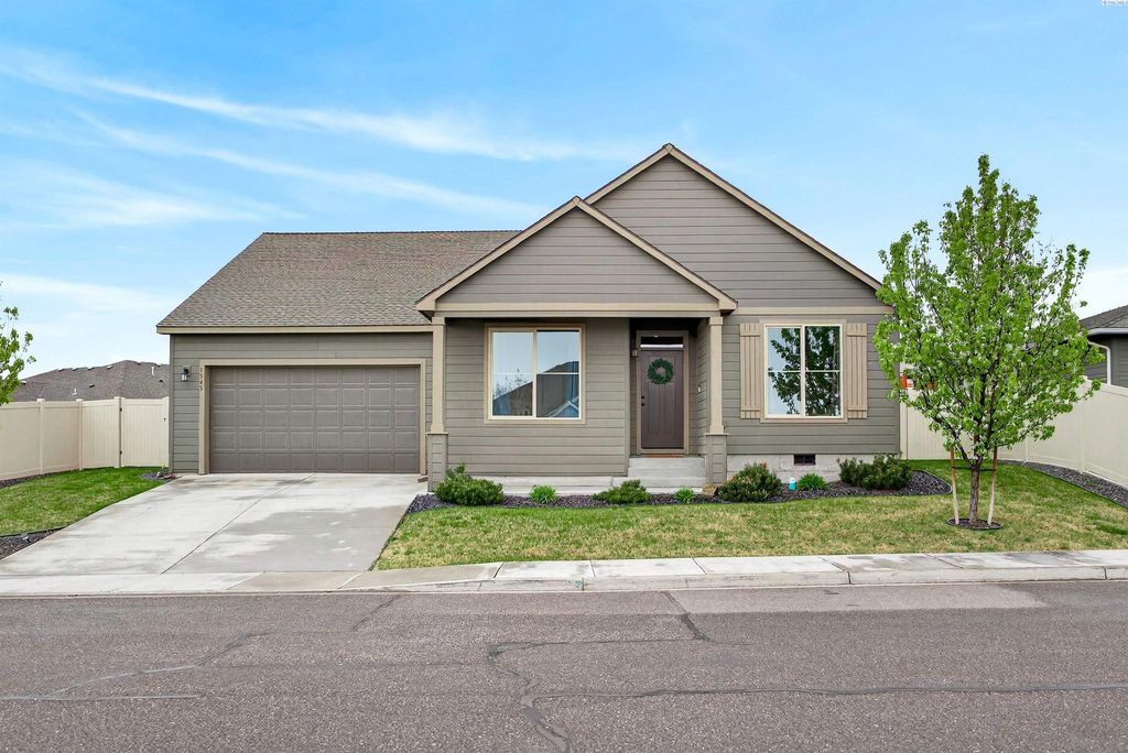 Photo of 1545 W 32nd Ave, Kennewick, WA 99337 (MLS # 291796)