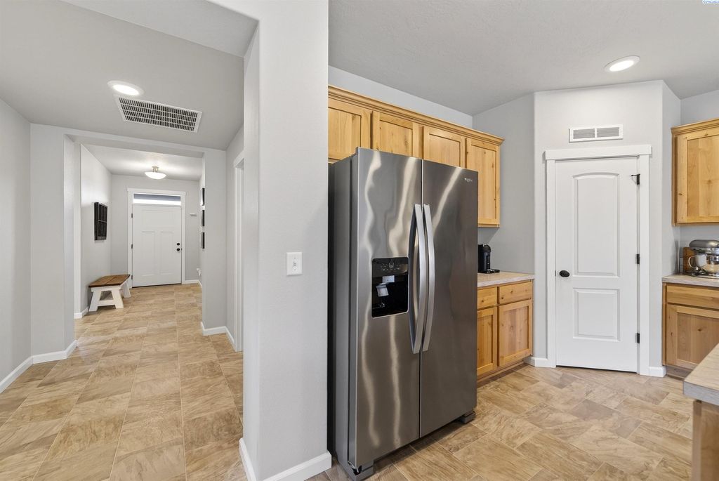 Photo of 1545 W 32nd Ave, Kennewick, WA 99337 (MLS # 291796)