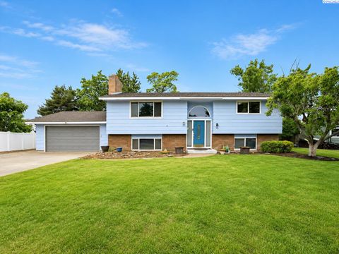 Photo of 730 Lynnwood Loop, Richland, WA 99354 (MLS # 294955)