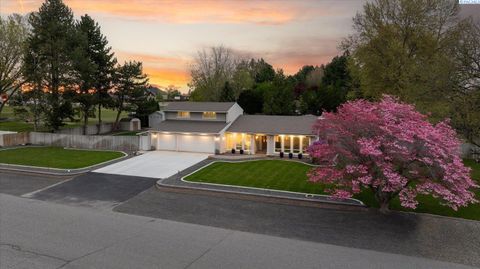 Photo of 6900 W 15th Ave, Kennewick, WA 99338 (MLS # 292175)