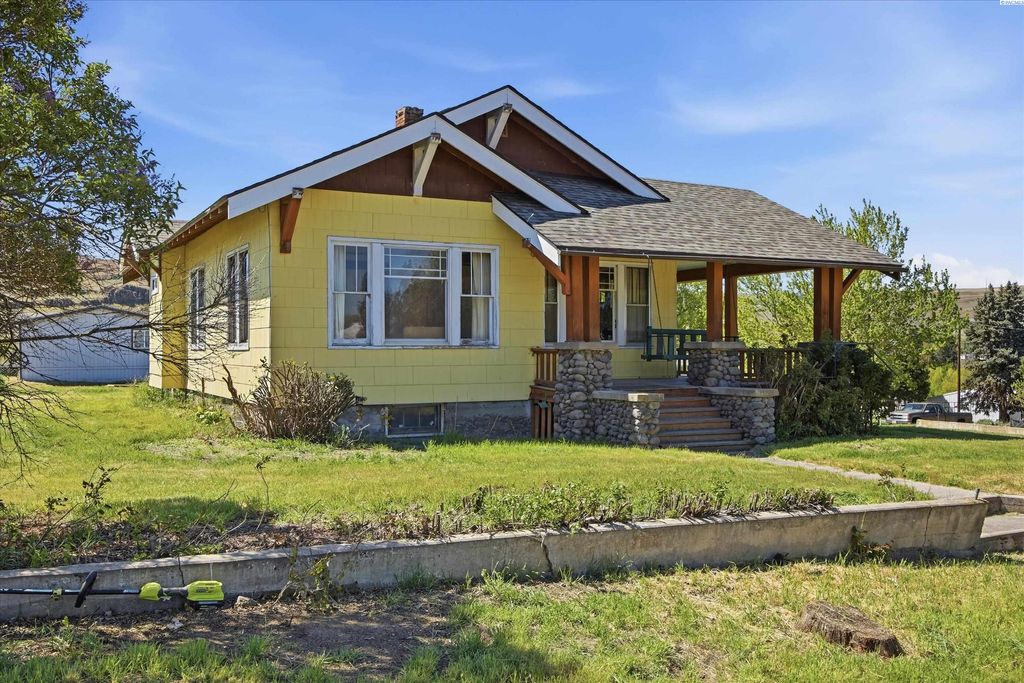 Photo of 170 S Church St, Washtucna, WA 99371 (MLS # 292519)