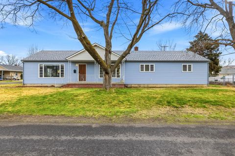 Photo of 605 Comstock Street, Richland, WA 99352 (MLS # 291004)