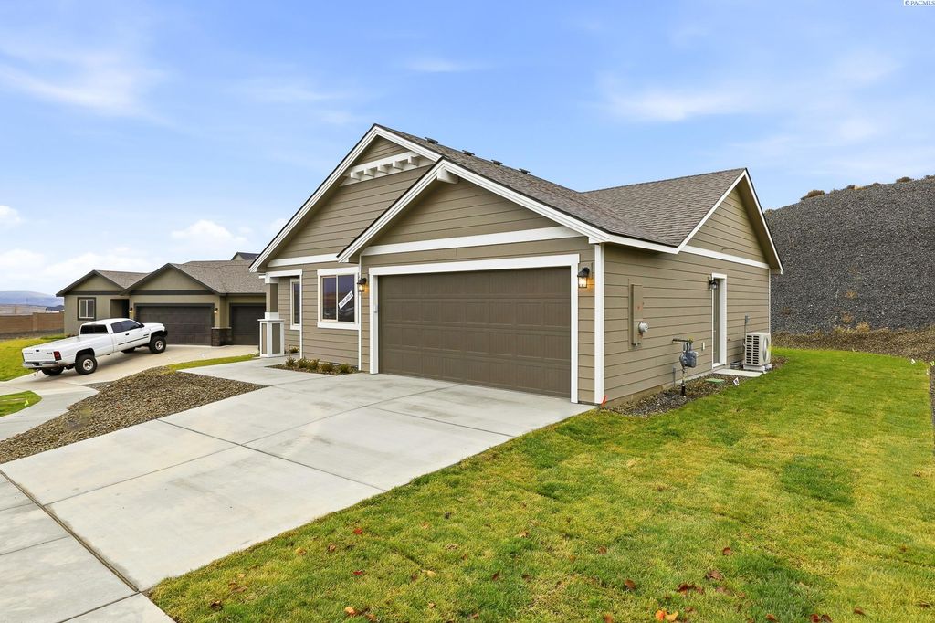 Photo of 6650 W 28th Ave, Kennewick, WA 99338 (MLS # 291937)