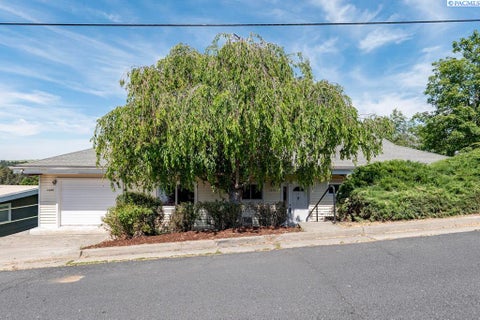 Photo of 1640 NE Upper Drive, Pullman, WA 99163 (MLS # 294179)