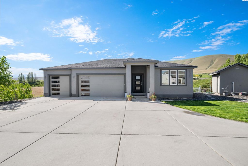 Photo of 21723 N Webber Canyon Rd, Benton City, WA 99320 (MLS # 292540)