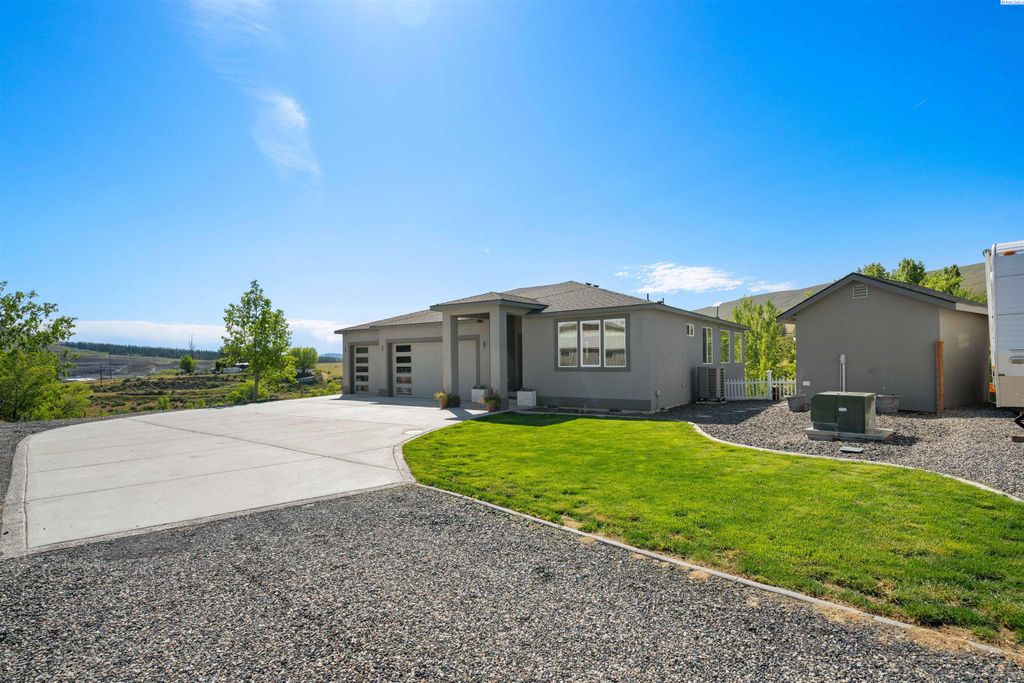 Photo of 21723 N Webber Canyon Rd, Benton City, WA 99320 (MLS # 292540)