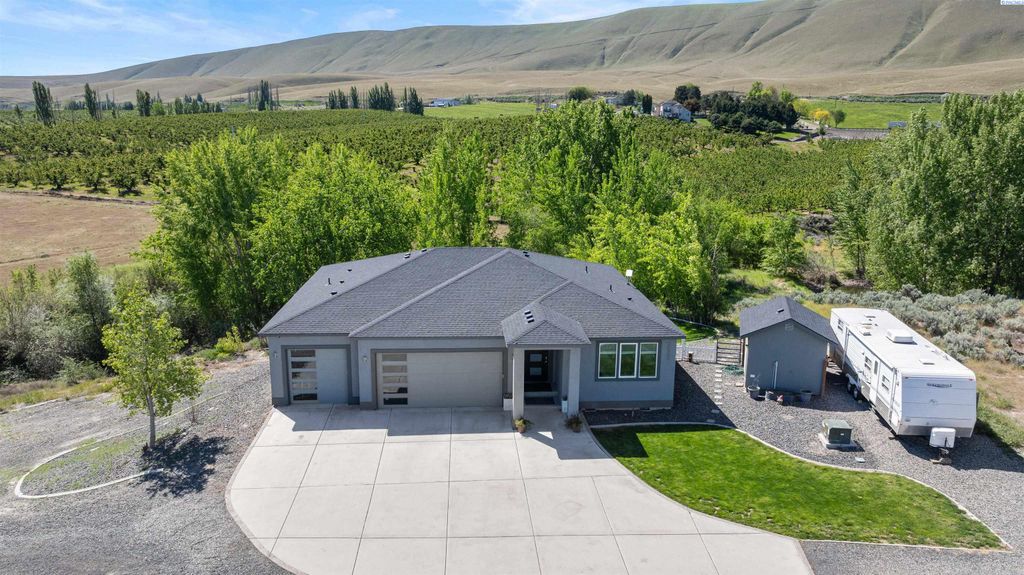Photo of 21723 N Webber Canyon Rd, Benton City, WA 99320 (MLS # 292540)