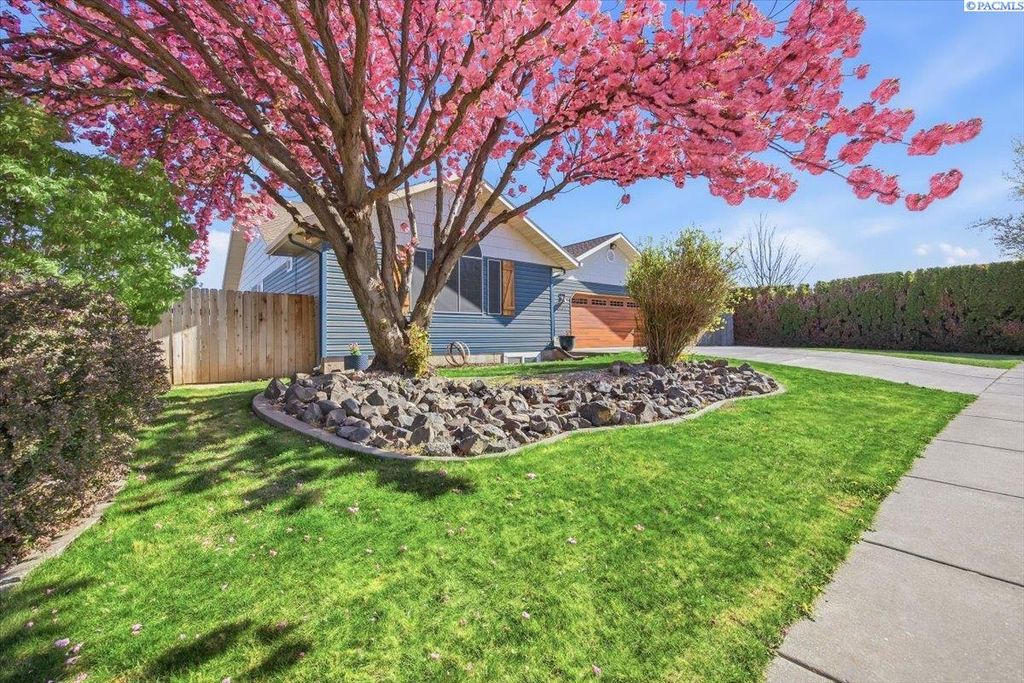 Photo of 3107 S Yelm St, Kennewick, WA 99337 (MLS # 291923)
