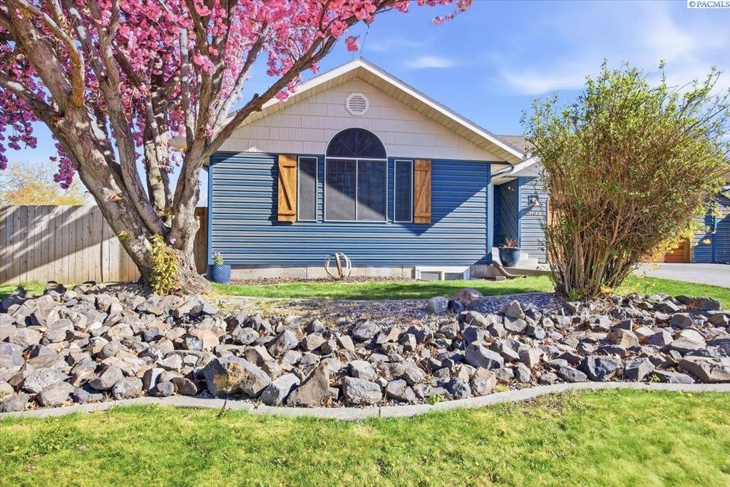 Photo of 3107 S Yelm St, Kennewick, WA 99337 (MLS # 291923)