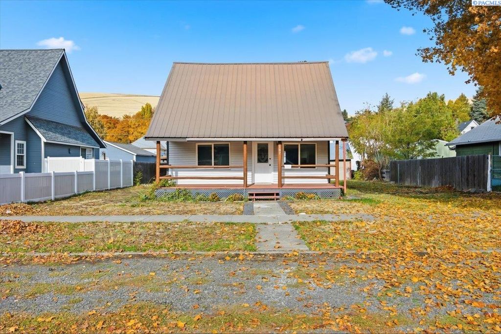 Photo of 107 E Richmond Ave, Dayton, WA 99328 (MLS # 288592)