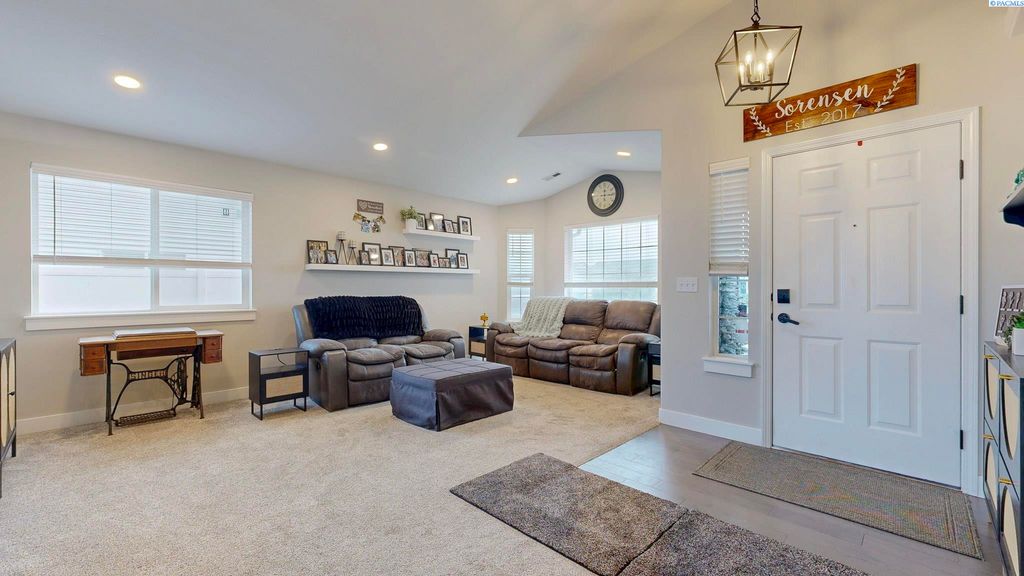 Photo of 7823 Rush Creek Drive, Pasco, WA 99301 (MLS # 289601)