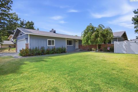 Photo of 910 W Park Hills Drive, Kennewick, WA 99337 (MLS # 294287)