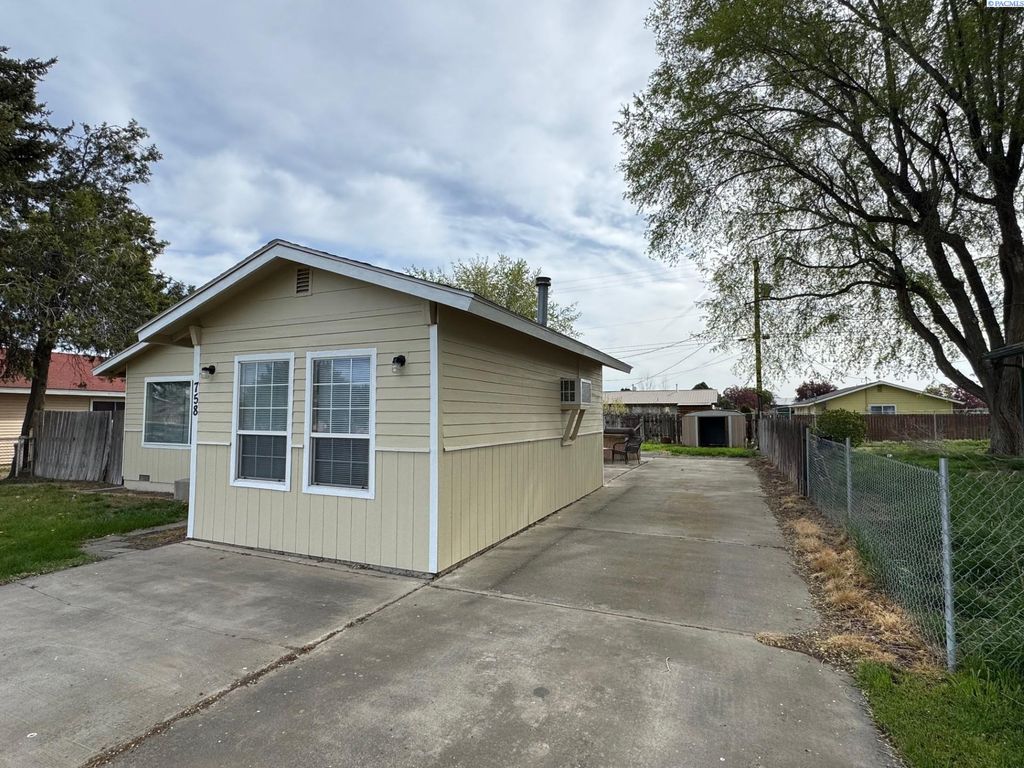 Photo of 758 S Second Ave, Connell, WA 99326 (MLS # 292249)