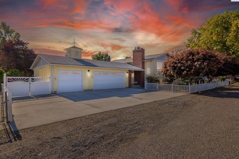 Photo of 5612 W Marie St, Pasco, WA 99301 (MLS # 288413)