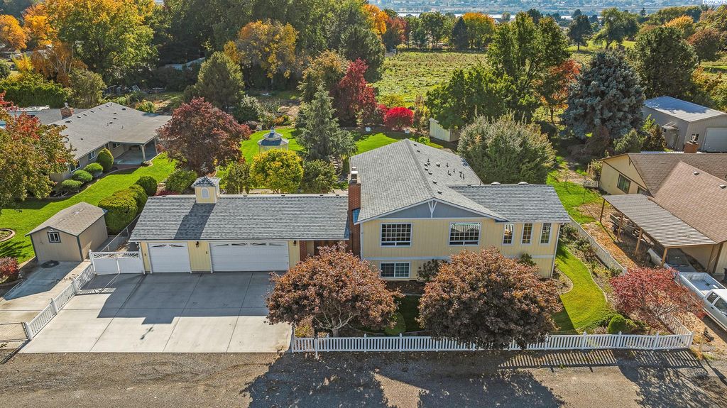 Photo of 5612 W Marie St, Pasco, WA 99301 (MLS # 288413)