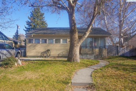 Photo of 808 Winslow Ave, Richland, WA 99352 (MLS # 290047)