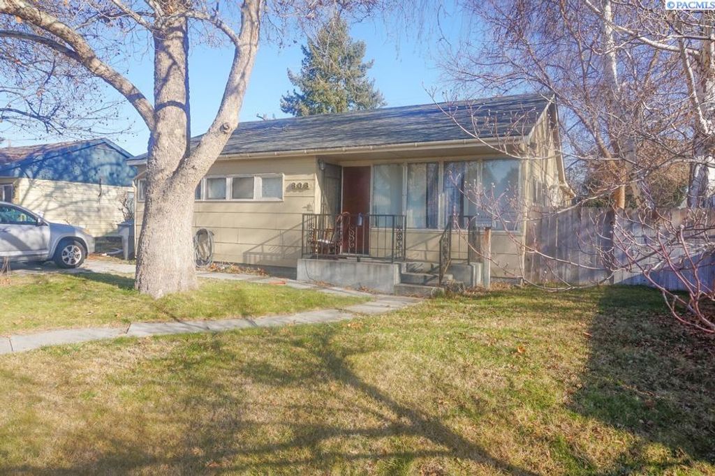 Photo of 808 Winslow Ave, Richland, WA 99352 (MLS # 290047)