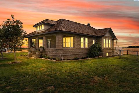 Photo of 650 White Rd, Zillah, WA 98953 (MLS # 292740)