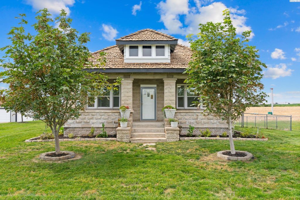 Photo of 650 White Rd, Zillah, WA 98953 (MLS # 292740)