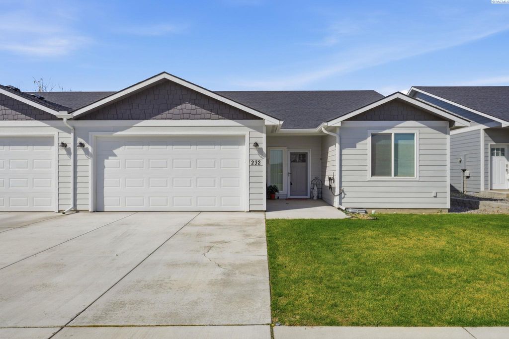 Photo of 232 Claret Dr, Prosser, WA 99350 (MLS # 291713)