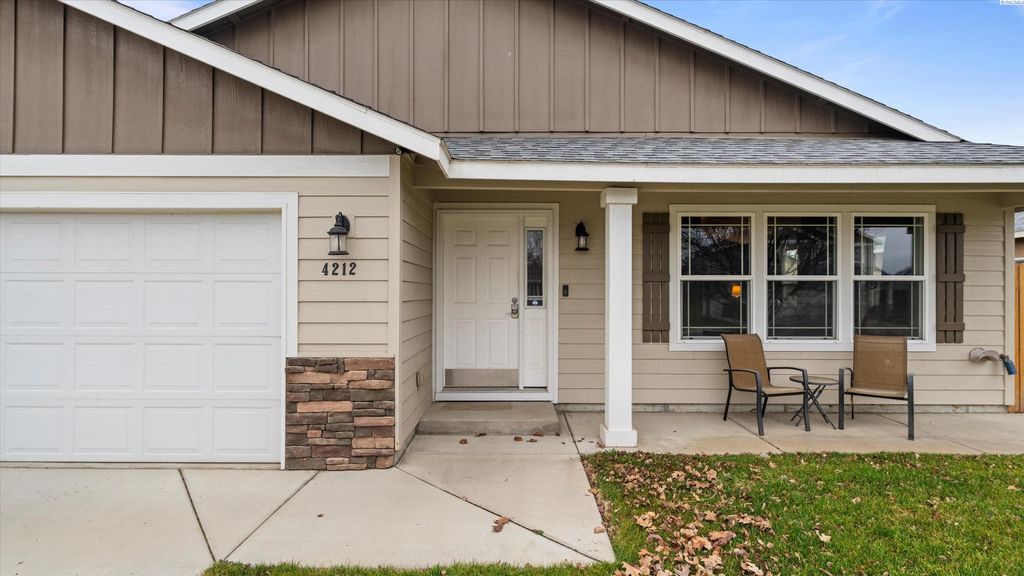 Photo of 4212 Des Moines Ln, Pasco, WA 99301 (MLS # 289932)