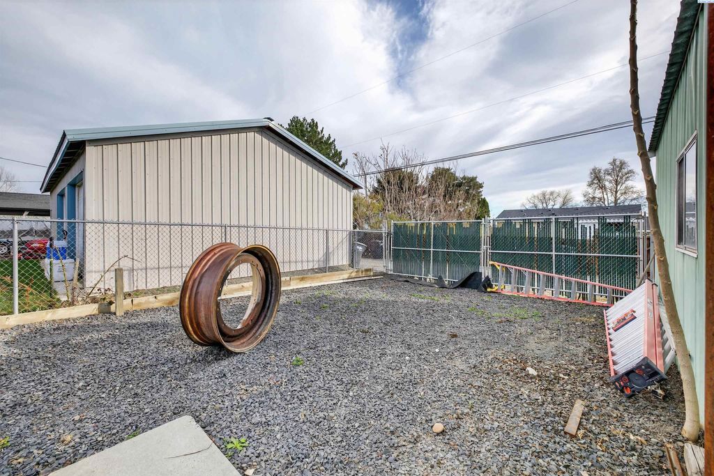 Photo of 1536 W Ella St, Pasco, WA 99301 (MLS # 291273)