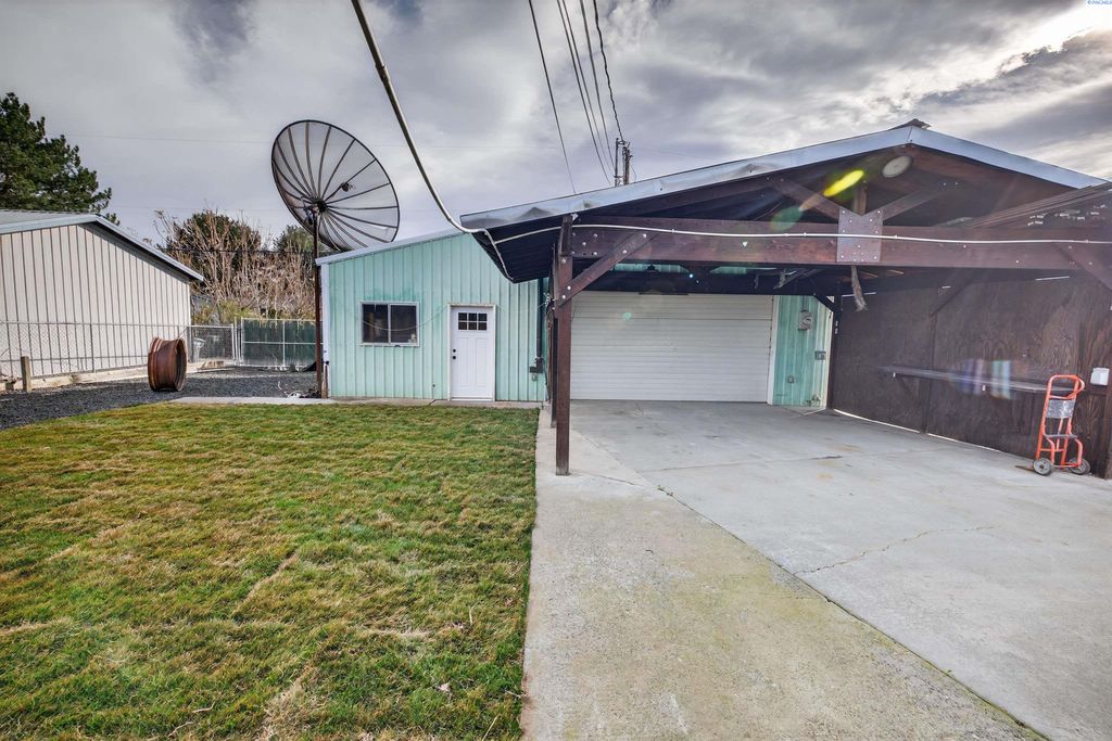 Photo of 1536 W Ella St, Pasco, WA 99301 (MLS # 291273)