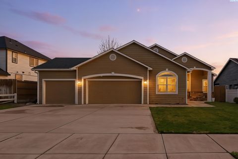 Photo of 2465 Losino Ave, West Richland, WA 99353 (MLS # 289174)