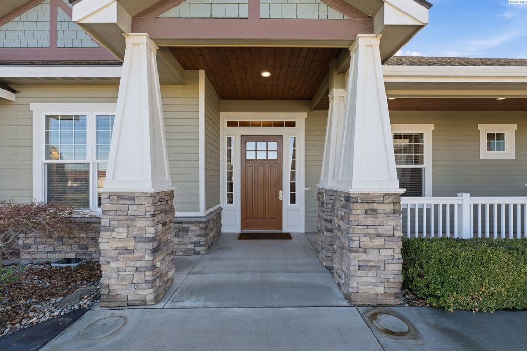 Photo of 100003 Hillview Dr, Kennewick, WA 99338 (MLS # 290780)