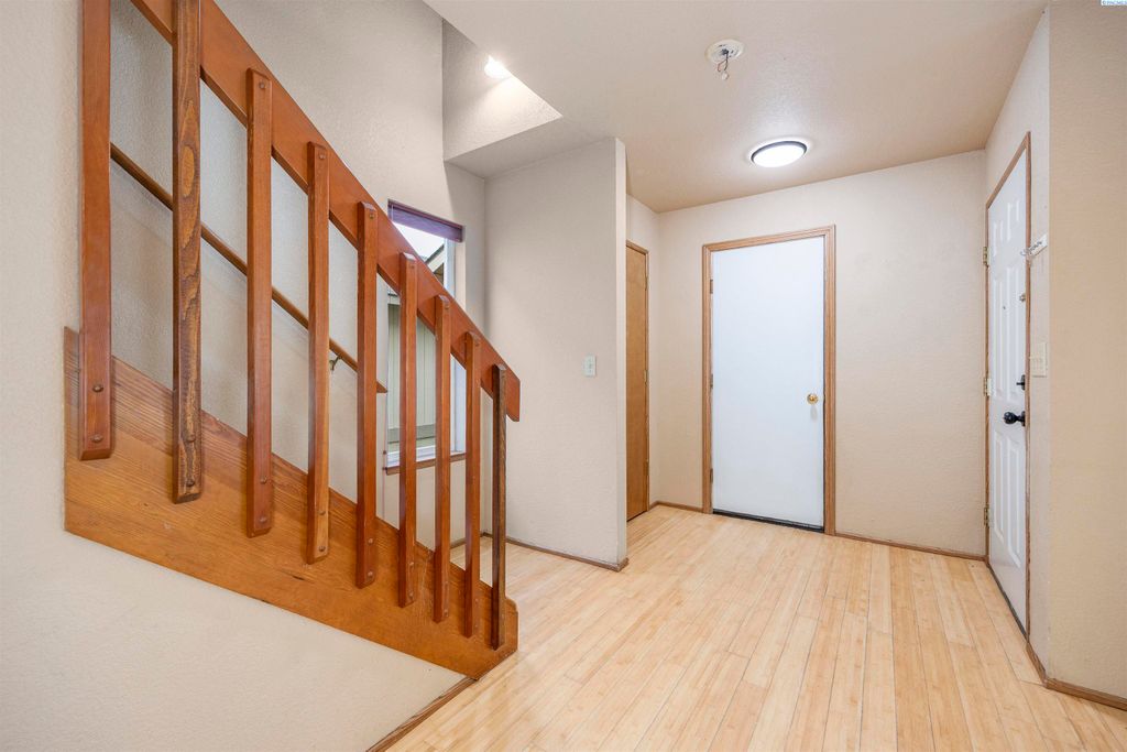 Photo of 4209 W John Day Place, Kennewick, WA 99336 (MLS # 289221)