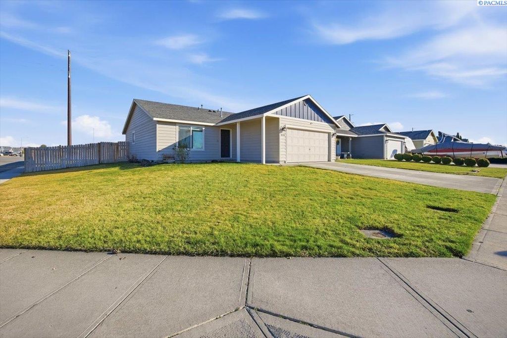 Photo of 4519 Clydesdale Ln, Pasco, WA 99301 (MLS # 290438)