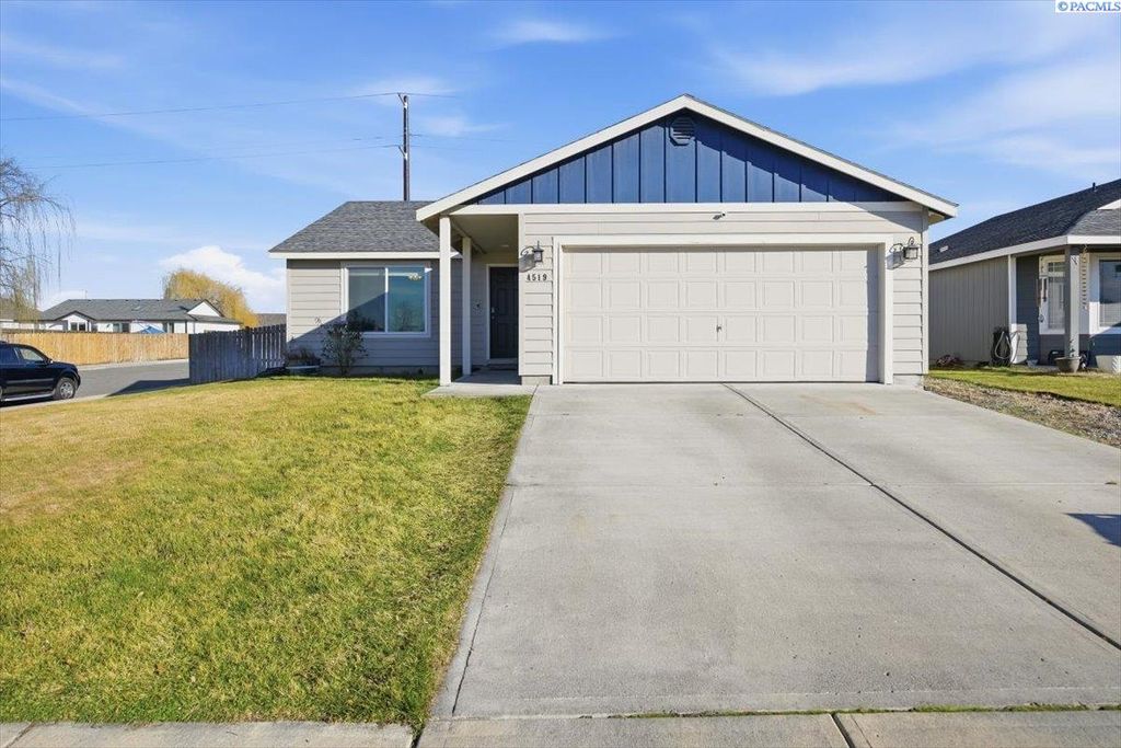 Photo of 4519 Clydesdale Ln, Pasco, WA 99301 (MLS # 290438)